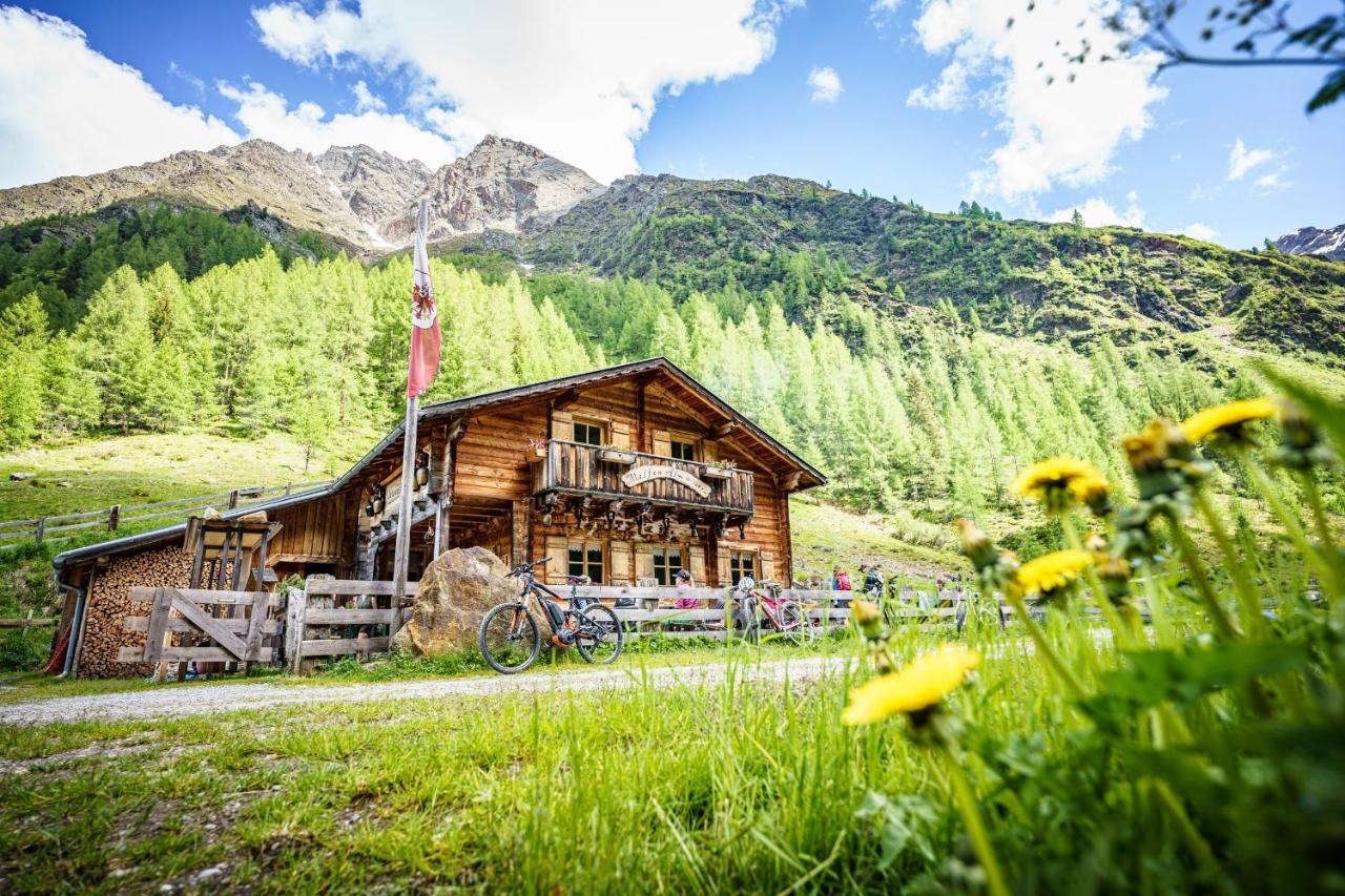 Hotel Pettneuerhof Pettneu am Arlberg Eksteriør billede